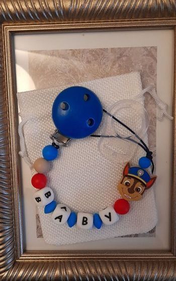 Attache tétine personnalisé avec adaptateur et pochette cadeau