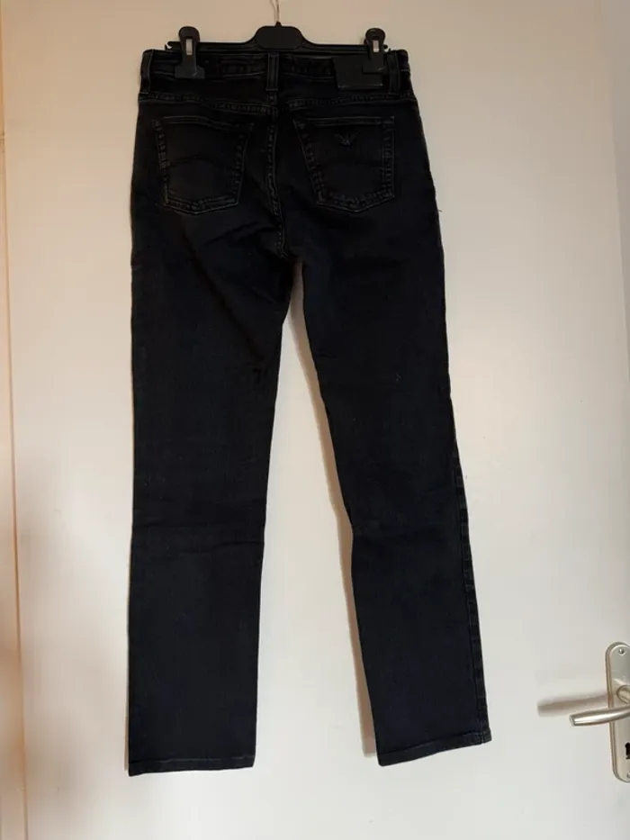 Jean mom noir Armani en très bon état taille 36 - photo numéro 5