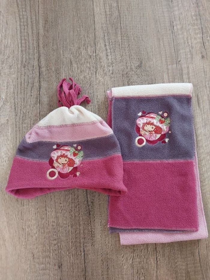 Lot bonnet /écharpe charlotte aux fraises