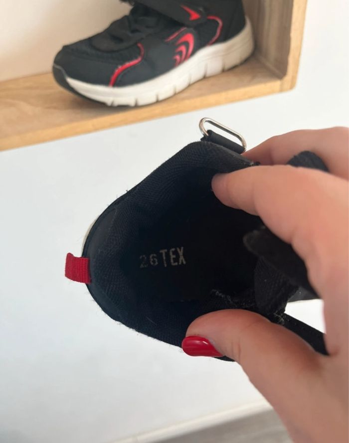 Baskets tex bon état taille 26 - photo numéro 6