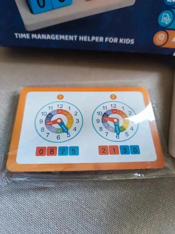 Horloge en bois pour apprendre l'heure - photo numéro 5