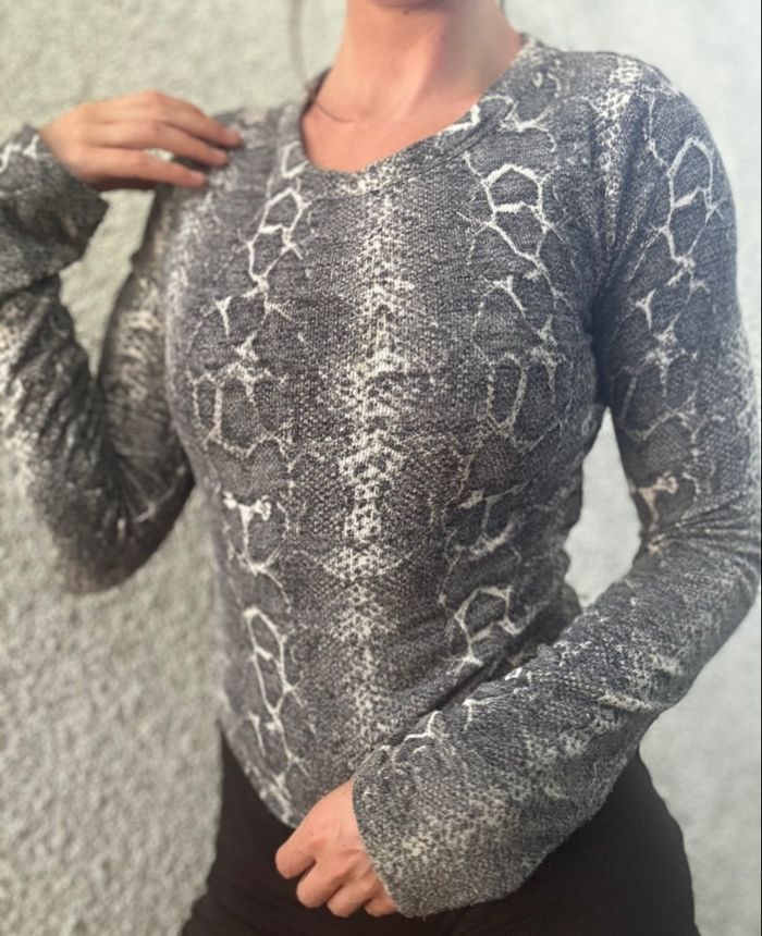 Haut manche longue python Zara - photo numéro 4