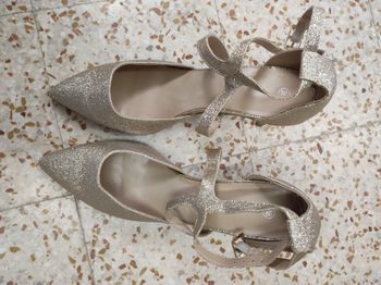 Chaussures couleur or 