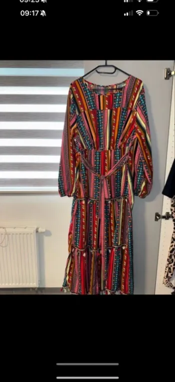 Magnifique robe multicolor taille 42 neuf