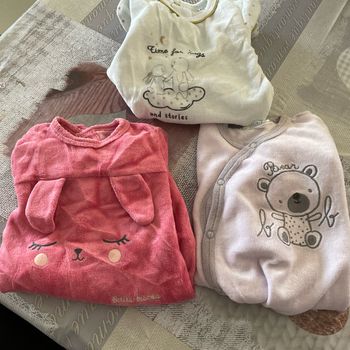 Lot de 3 pyjamas en tres bon etat