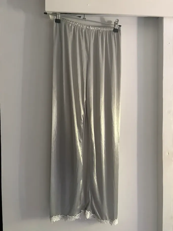 Lot nuit 4 pièces satin gris perle dentelle blanche – chic & sexy - photo numéro 4