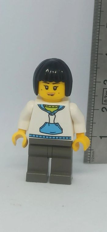Figurine femme avec sweat lego