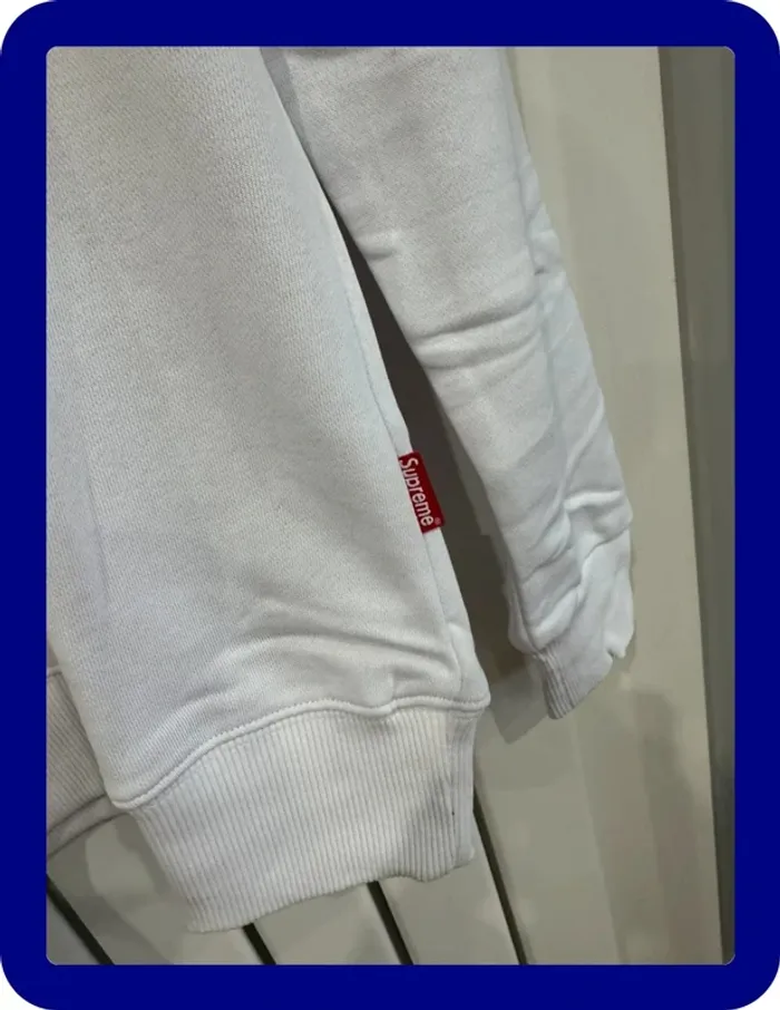 Pull / sweat Supreme Blanc Taille L - photo numéro 3