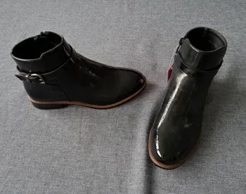 Bottines Neuves 35 (voir 34.5)