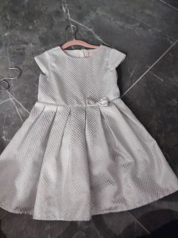 Belle robe de soirée fête cérémonie argenté 4 ans