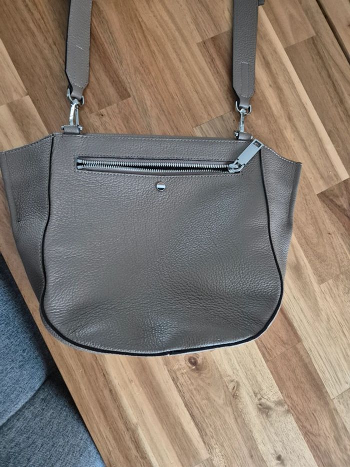 Sac bandoulière Boss en cuir en parfait état - photo numéro 4