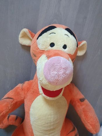 Grande peluche tigrou
