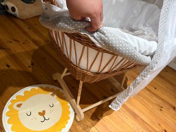 Berceau en osier avec sa tête de lit