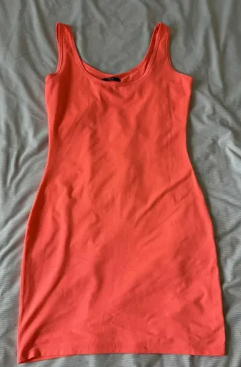 Robe rose fluo mim taille m .