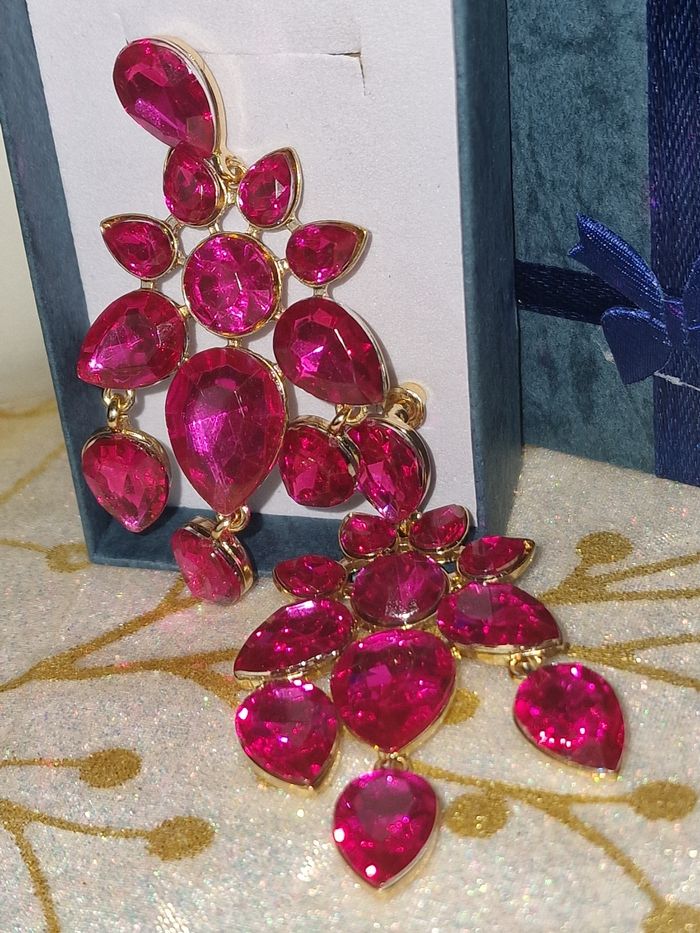 Superbes boucles d'oreilles incrustées cristaux - photo numéro 3