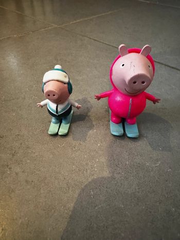 Lot de 2 personnages - Hasbro - Peppa Pig - Maman Pig & George - Rose, bleu turquoise