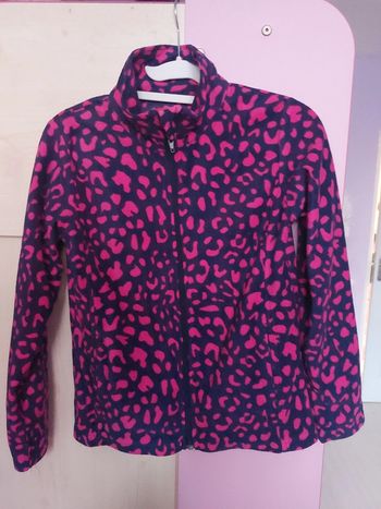 Veste polaire zippée marine/fuschia Taille notée 14 ans mais taille réellement 12/13 ans