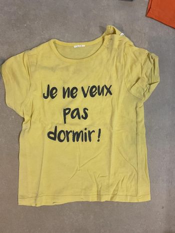 T shirt message jaune