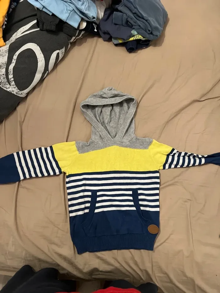 Pull à capuche en laine tissaia