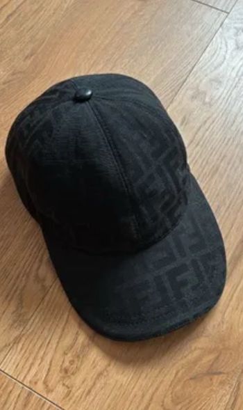 Casquette fendi