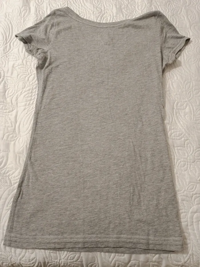 T-shirt col V Hollister T.S/M - photo numéro 4