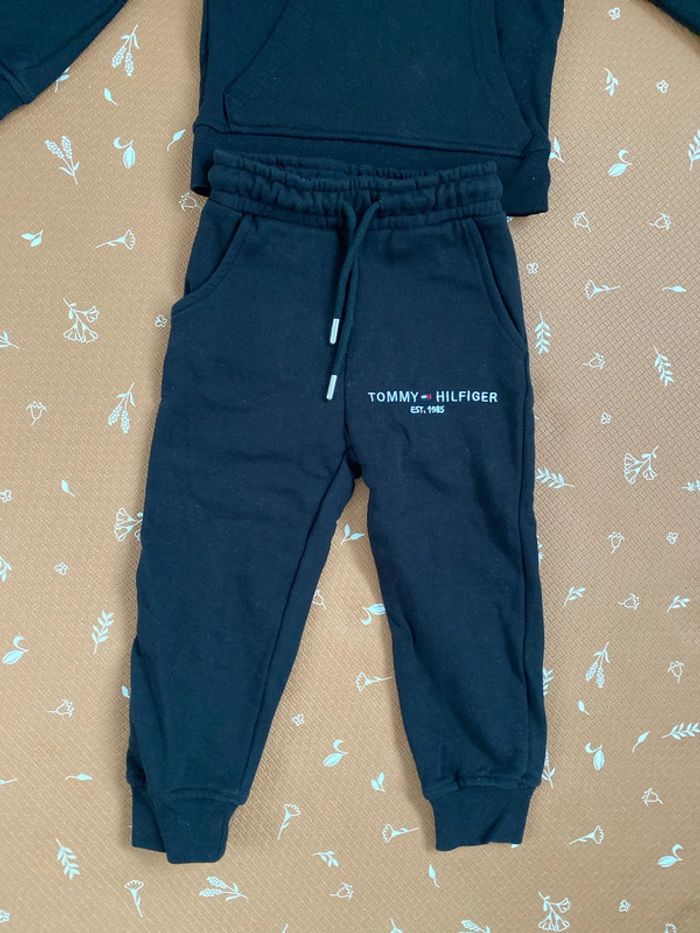 Ensemble jogging Tommy Hilfiger 2/3 ans - photo numéro 2