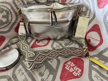 Sac banane couleur argentée 