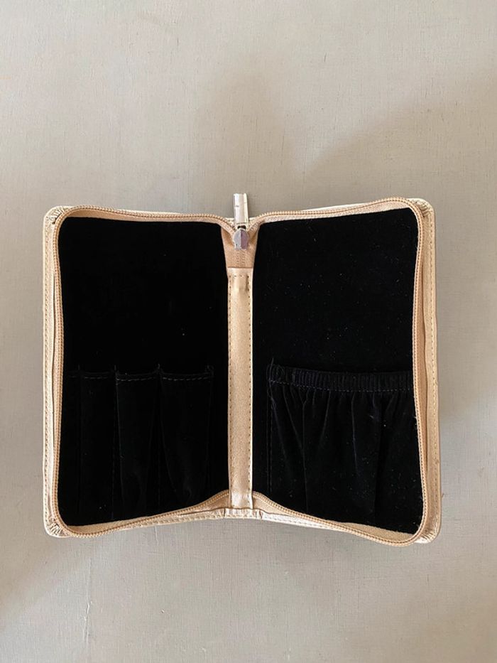 Swarovski pochette maquillage ou bijoux dorée avec brillants - photo numéro 3