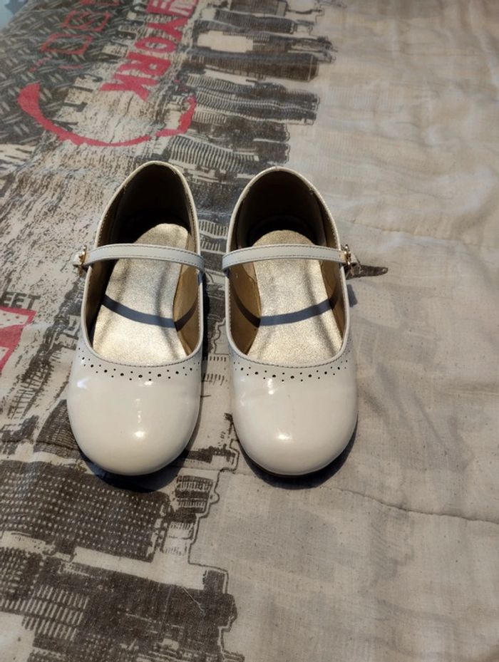 Chaussures vernies blanc cassé