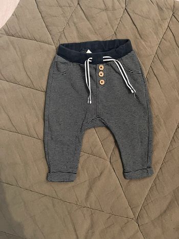 Pantalon rayé tape à l’œil