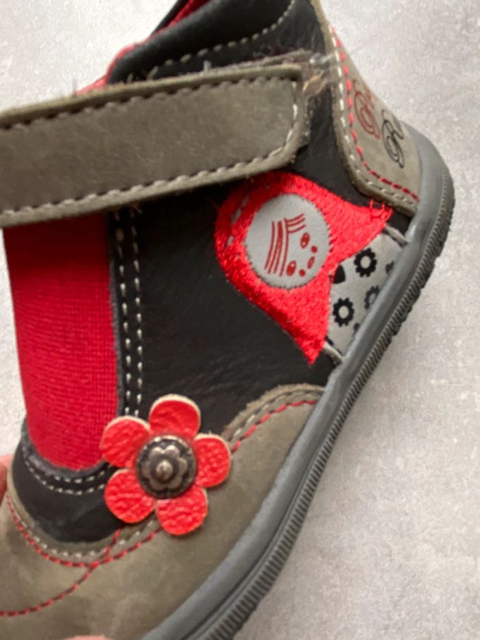Chaussures fermeture scratch pointure 22