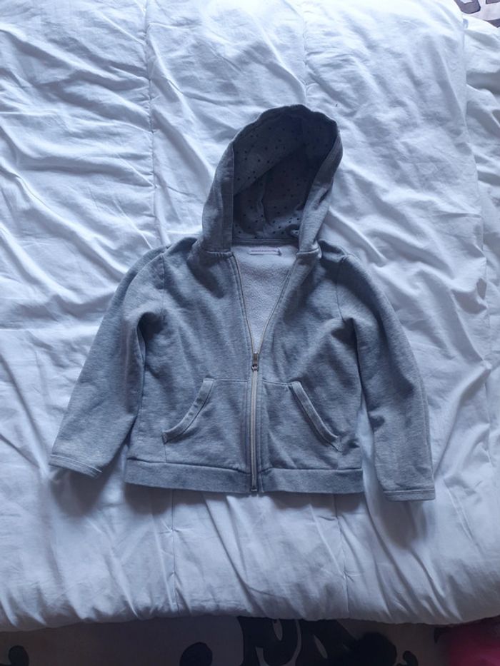 Gilet zippé à capuche