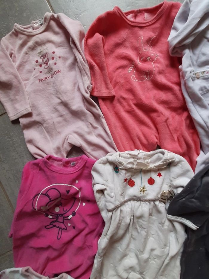 Lot 10 pyjamas fille 6 mois - photo numéro 2