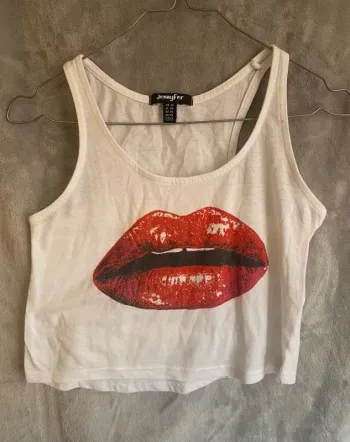 Crop top bouche jennyfer taille XS