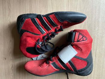 Adidas Feroza Elite chaussures conduite course automobile rouge et noir taille 42 2/3
Neuf sans boîte d'origine