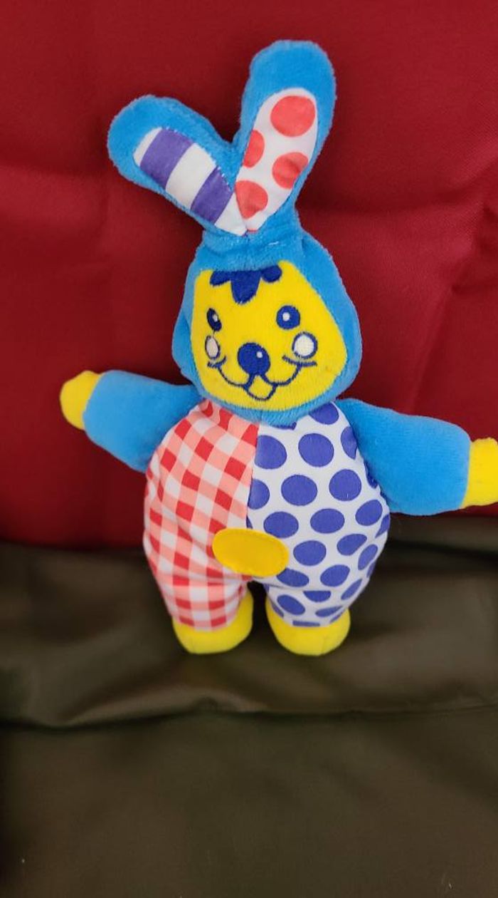 LAPIN PLAYSKOOL DOUDOU JAUNE BLEU ROUGE PELUCHE DE 23 CMS