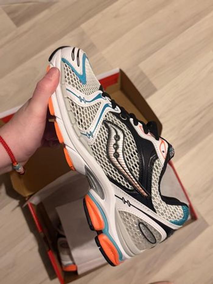 Saucouny blanche neuf taille 43 - photo numéro 4