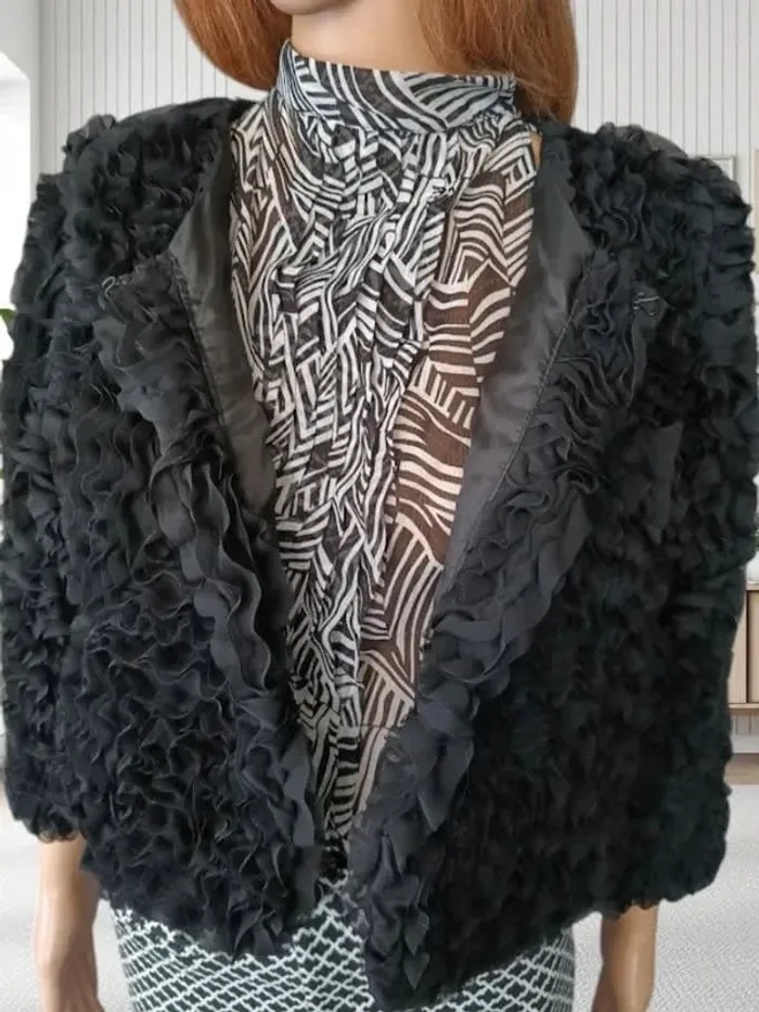 veste courte Vie ta Vie modéle frou frou fermeture au bas avec crochet - photo numéro 2