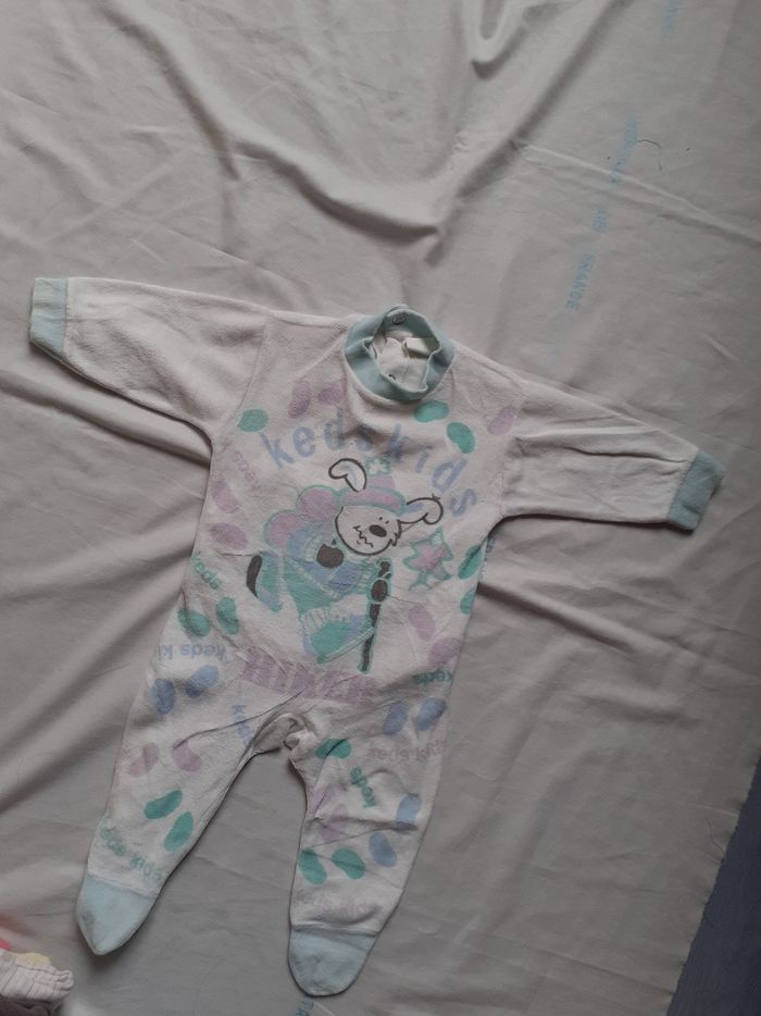 Pyjama léger blanc motif lapin randonneur lilas, vert et bleu