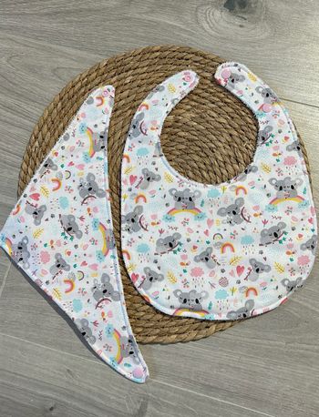 Lot 2 bavoirs koalas rose fait main