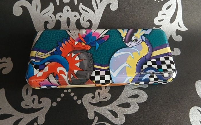 📌  Pokémon - Valise rentrée et Plumier Dracaufeu avec emballage - Lot 2 boîtes collector - photo numéro 6