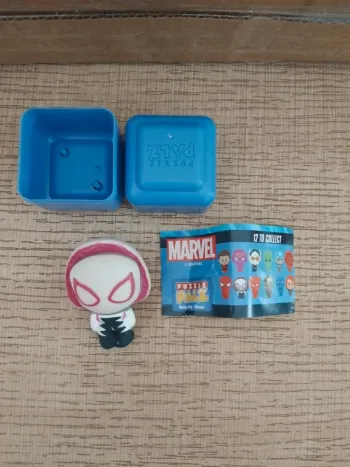 Petite figurine Marvel *