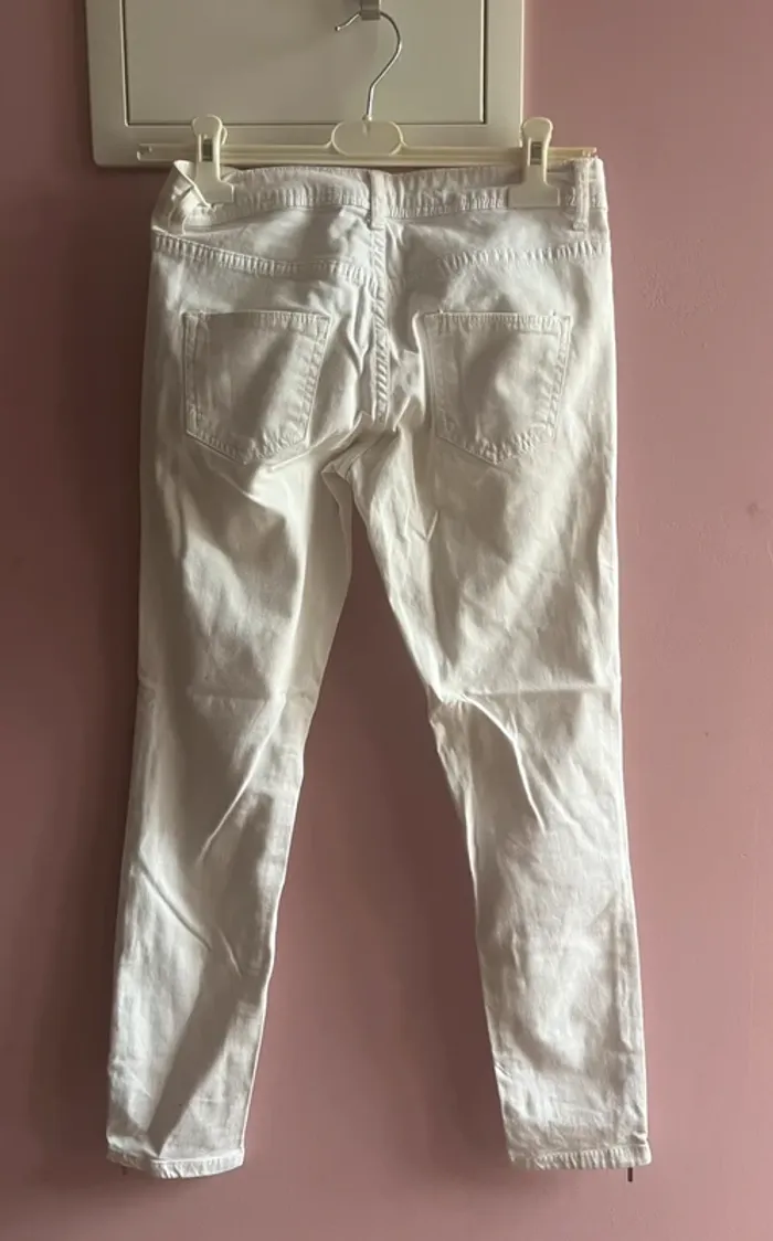 Pantalon blanc avec fermeture éclair en bas de jambe - photo numéro 4