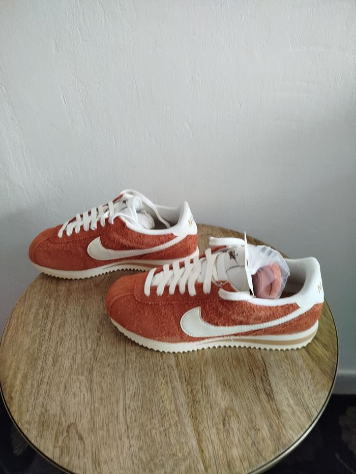 Baskets Nike T 36,5 - photo numéro 3