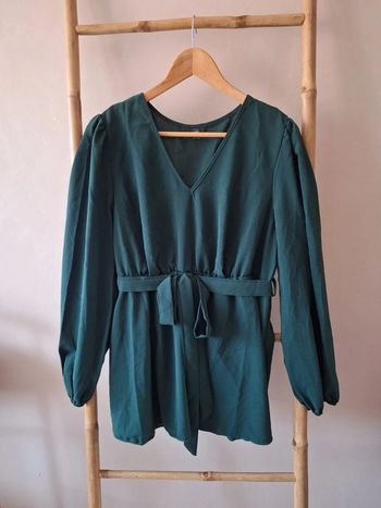 Blouse manches bouffantes à volant ceinturé