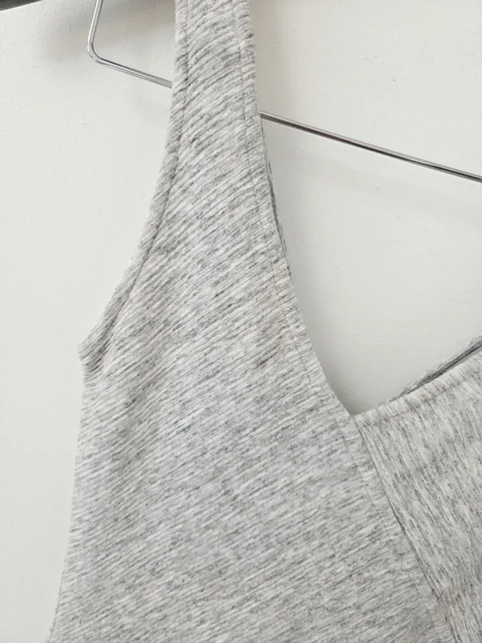 Belle robe Bershka taille XS (34) - photo numéro 3