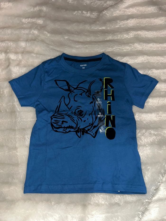 T-shirt bleu à motif