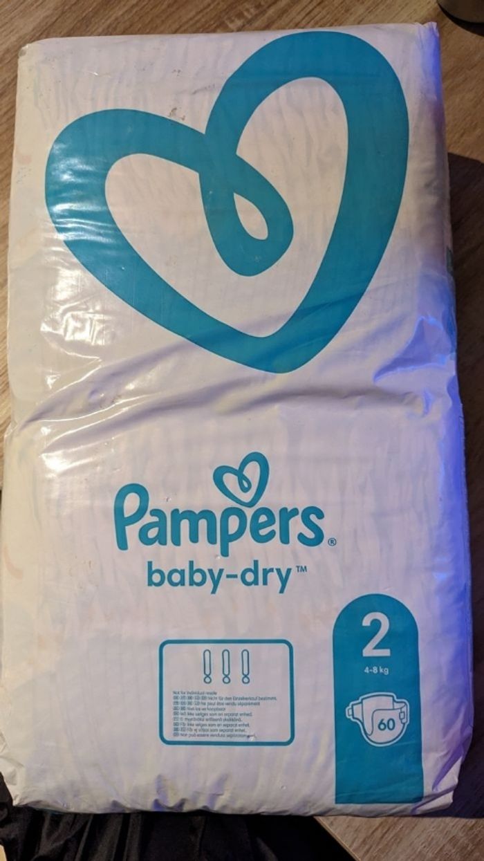 Couche Pampers taille 2