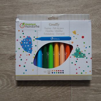 Lot de 12 feutres NEUF