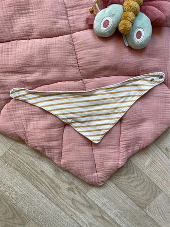 Bavoir blanc rayé moutarde